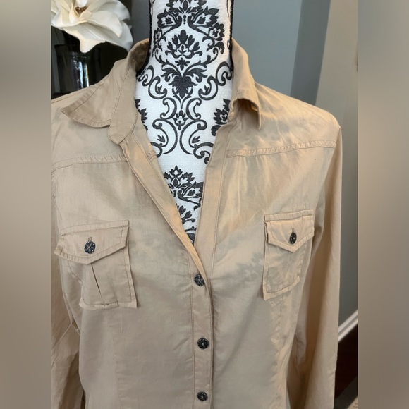 Nine West Jeans size medium tan button down shirt - Picture 5 of 9